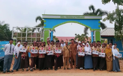 PENGGALANGAN DANA KEPADA MASYARAKAT SEKITARAN SMA NEGERI 2 TOBOALI UNTUK KORBAN KEBAKARAN DI DESA JELUTUNG 2 KABUPATEN BANGKA SELATAN